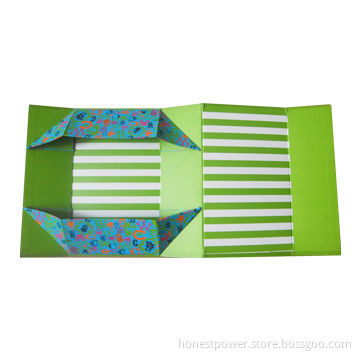 Folding Gift Boxes, Made of Rigid Cardboard, Customized Designs and Sizes are Accepted